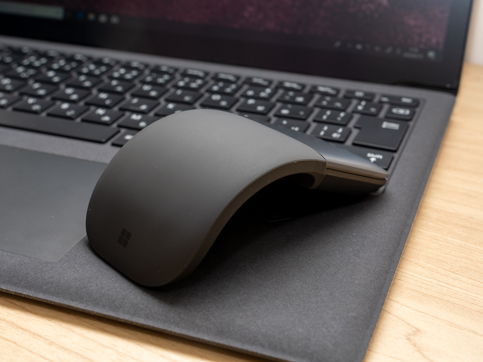 未使用品 マイクロソフトSurface Arc Mouse 0203