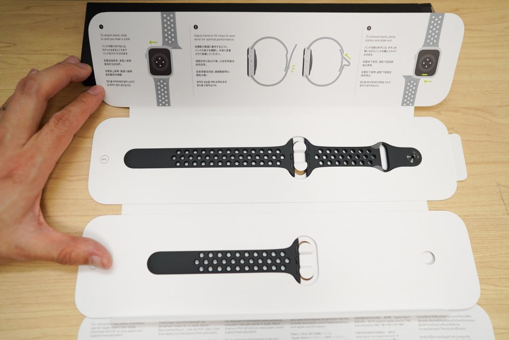 Apple - Apple Watch6 44mm Nikeバンドと充電器　未開封新品 DSC01613-375x250.jpg